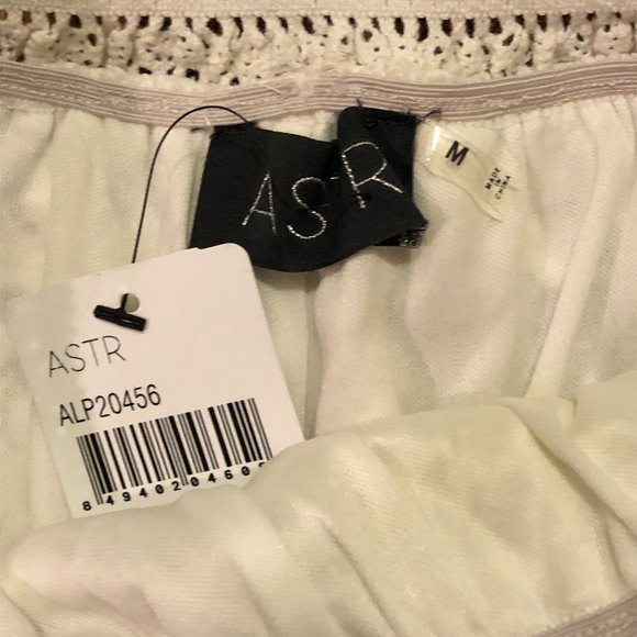 ASTR Cream High Waist Tulip Crochet Lace Shorts - Picture 5 of 9